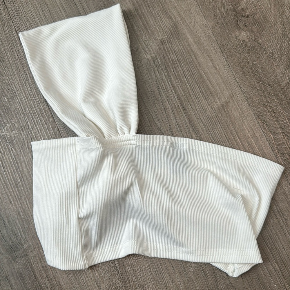 One shoulder crop top